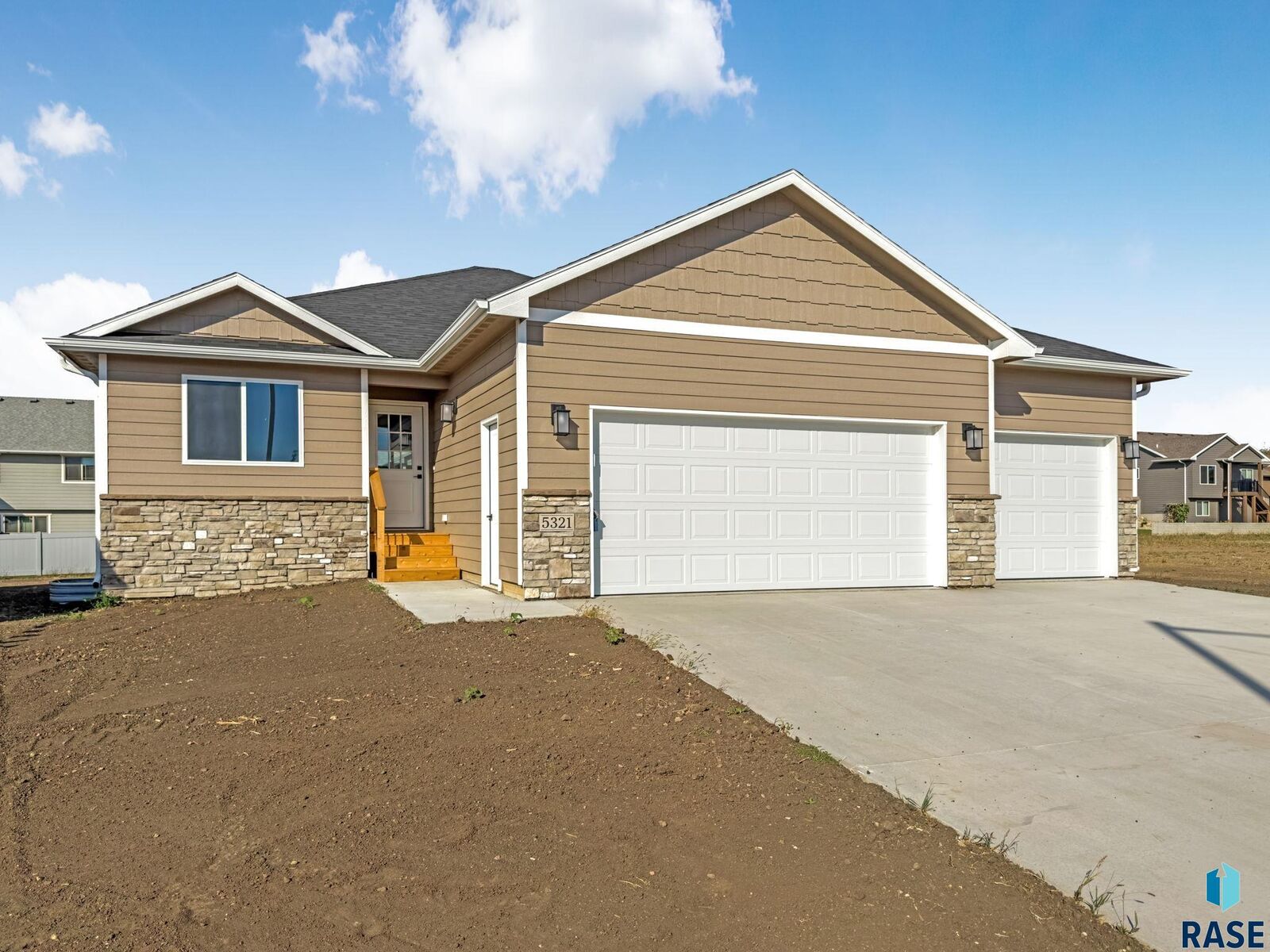 Property Photo:  5321 S Bahnson Ave  SD 57110 