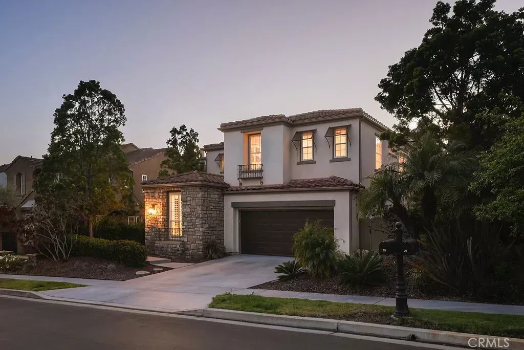 Property Photo:  19 Via Ceramica  CA 92673 