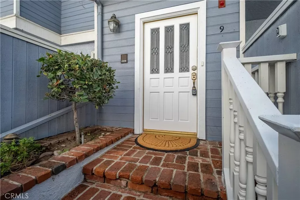 Property Photo:  313 N Broadway 9  CA 90277 