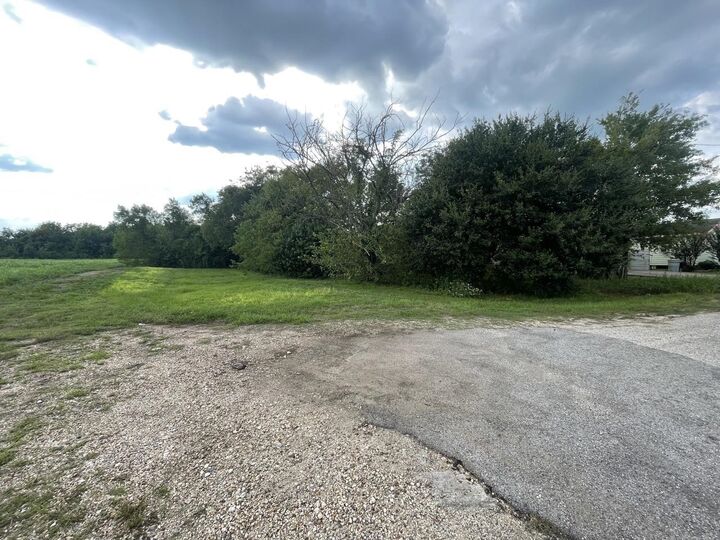 Property Photo: 63 Oakland St. TX 77701