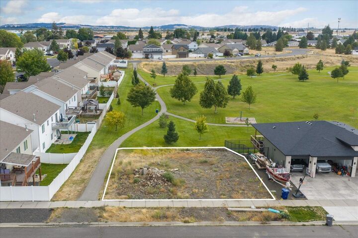 Property Photo:  13511 W 8th Ct  WA 99001 