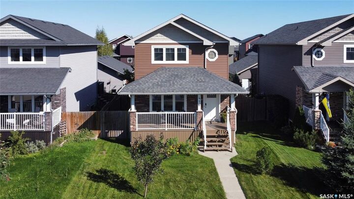 Property Photo:  416 Redwood Crescent  SK S0K 0A1 