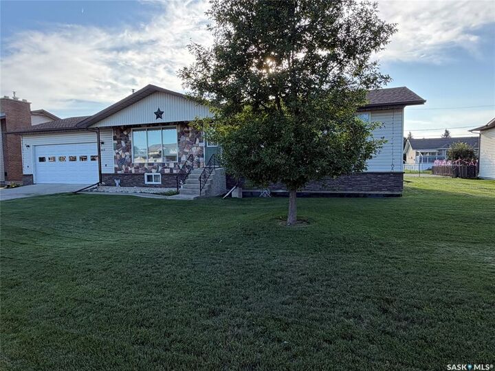 Property Photo:  615 Main Street  SK S0E 0Y0 