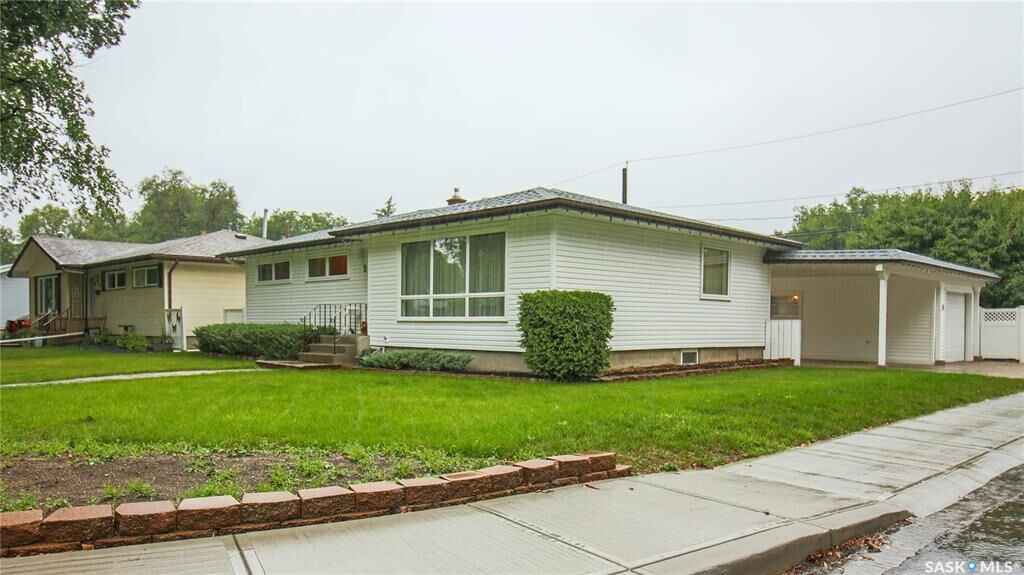 Property Photo:  2 Malone Crescent  SK S4S 5R2 