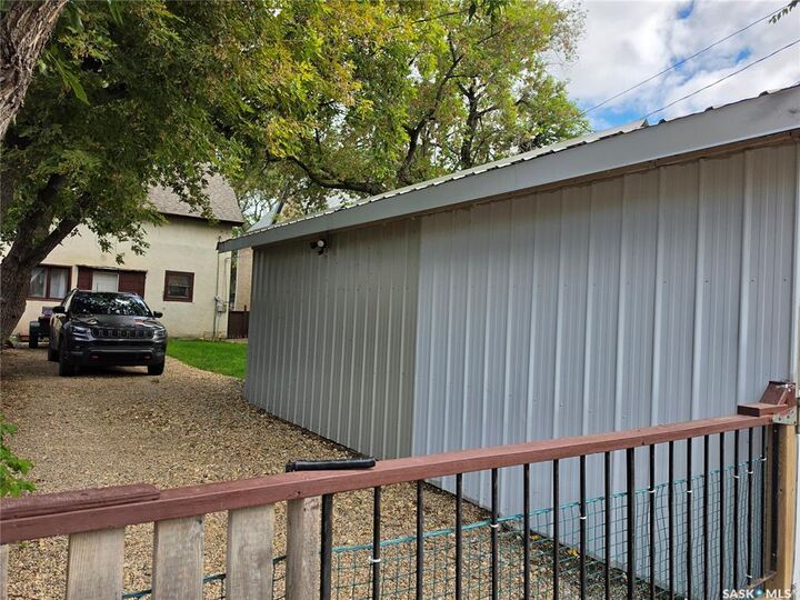Property Photo:  1346 Rae Street  SK S4T 2C3 