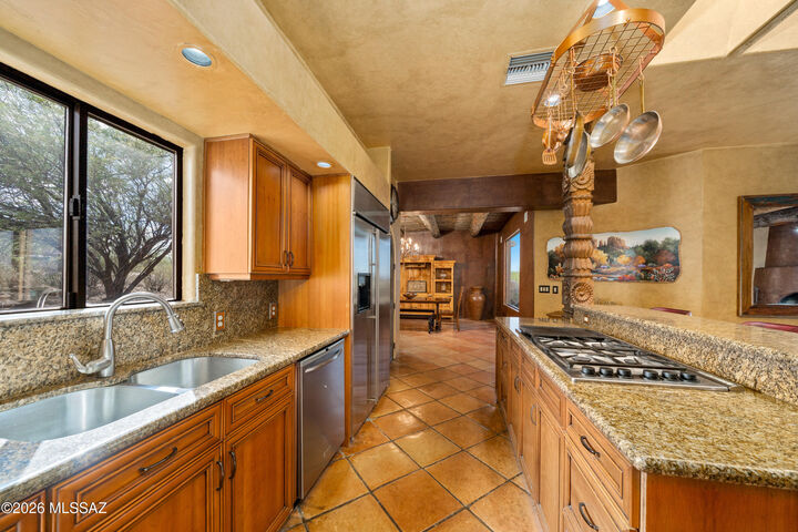 Property Photo: 5579 N Park Ridge Place AZ 85743