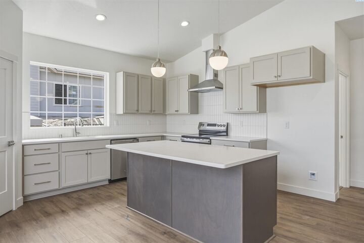 Property Photo:  4401 Conifer St.  WA 99353 