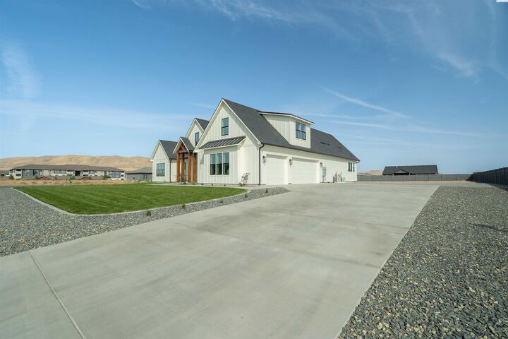 Property Photo:  7403 Haystack Street  WA 99338 