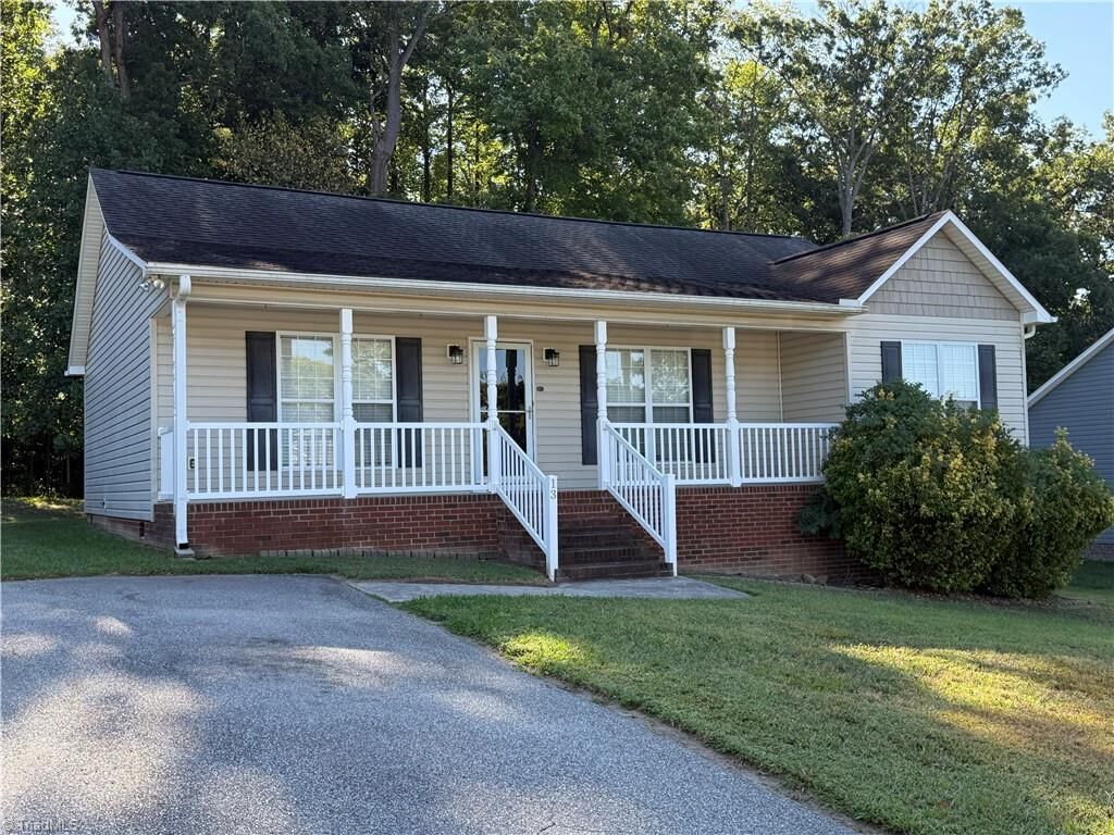 Property Photo: 13 Thomasville High Drive NC 27360