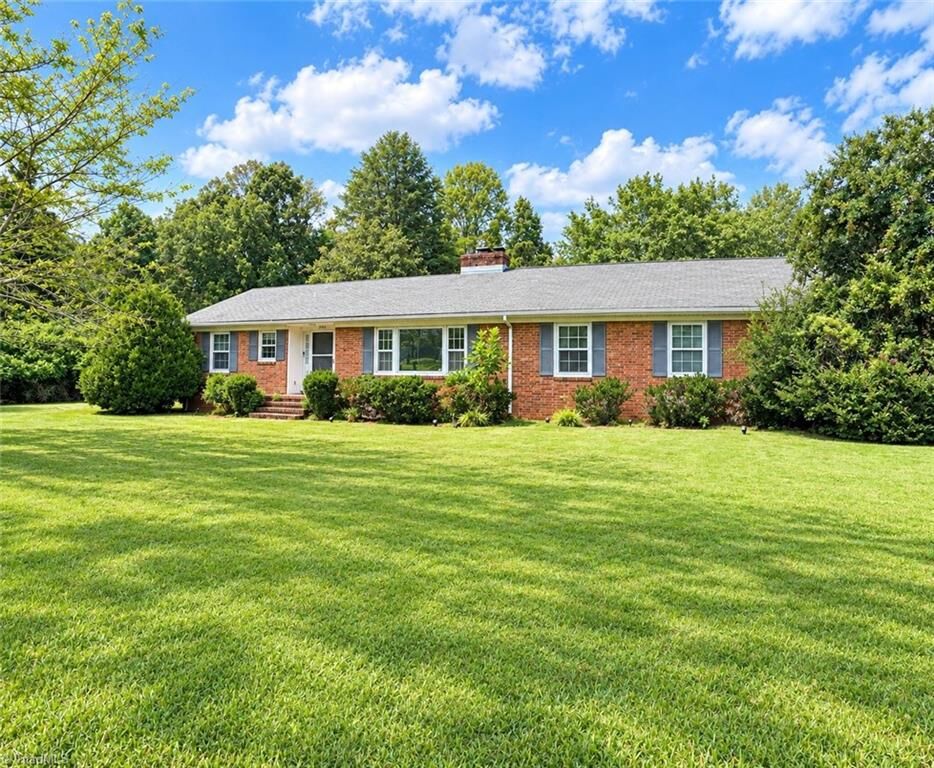 Property Photo:  5209 Ventura Drive  NC 27406 