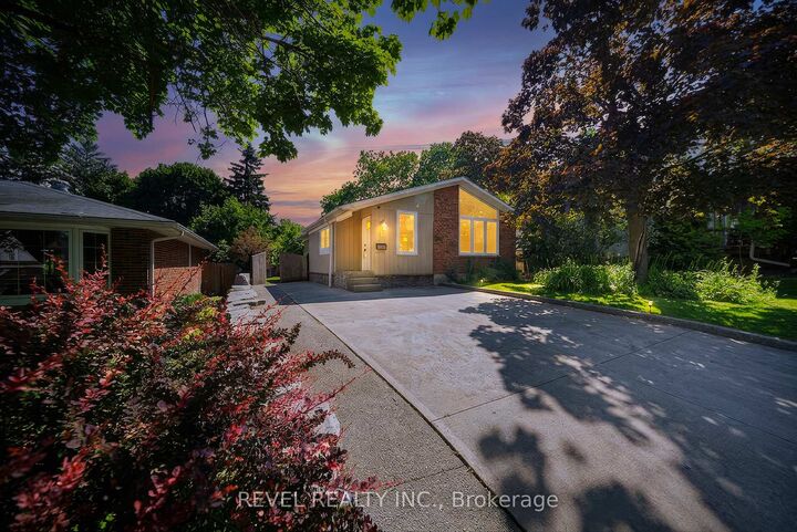 Property Photo:  17 Flynn Avenue  ON N3C 2T8 