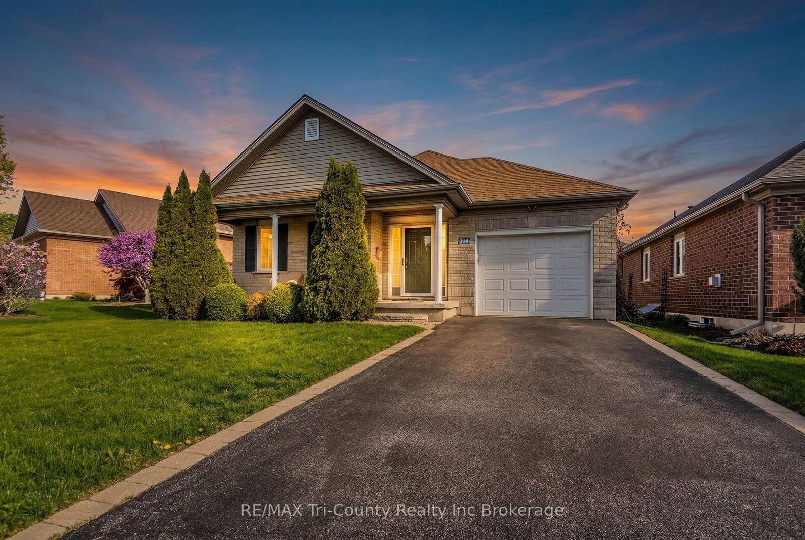 Property Photo:  210 Baldwin Street  ON N4G 5W3 