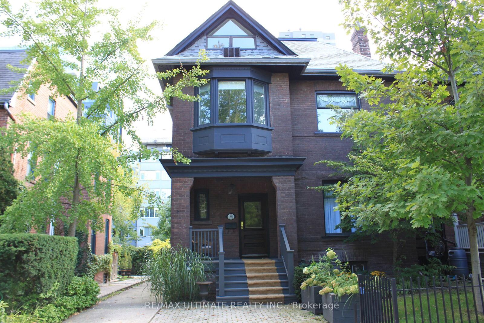 Property Photo:  25 Chicora Avenue  ON M5R 1T7 