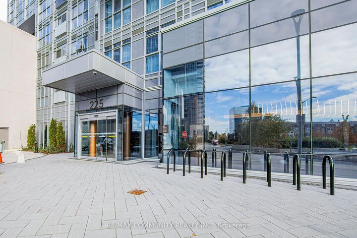 Property Photo:  225 Village Green Square 1102  ON M1S 0N4 