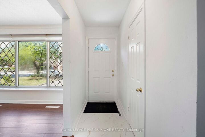 Property Photo:  139 McKee Avenue Main Level  ON M2N 4C5 