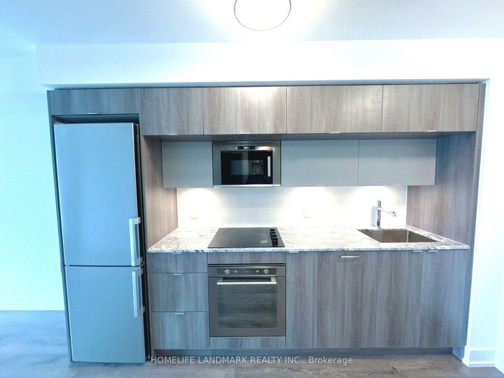 Property Photo:  585 Bloor Street E 2319  ON M4W 0B3 