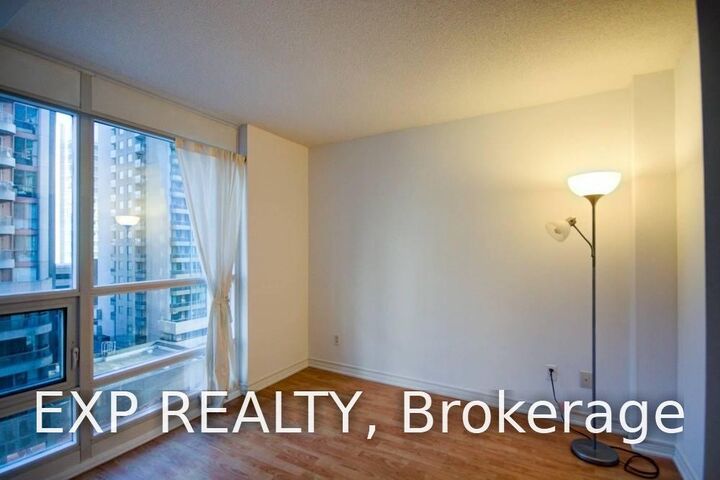 Property Photo:  761 Bay Street 809  ON M5G 2R2 