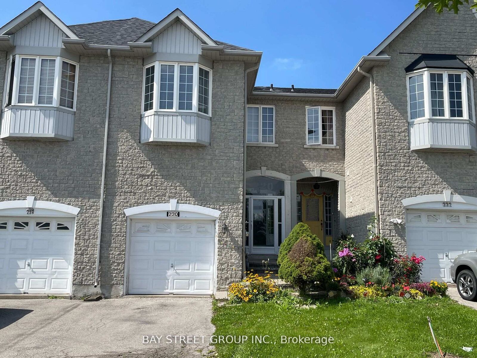 Property Photo:  220 Yorkland Street  ON L4S 1A2 