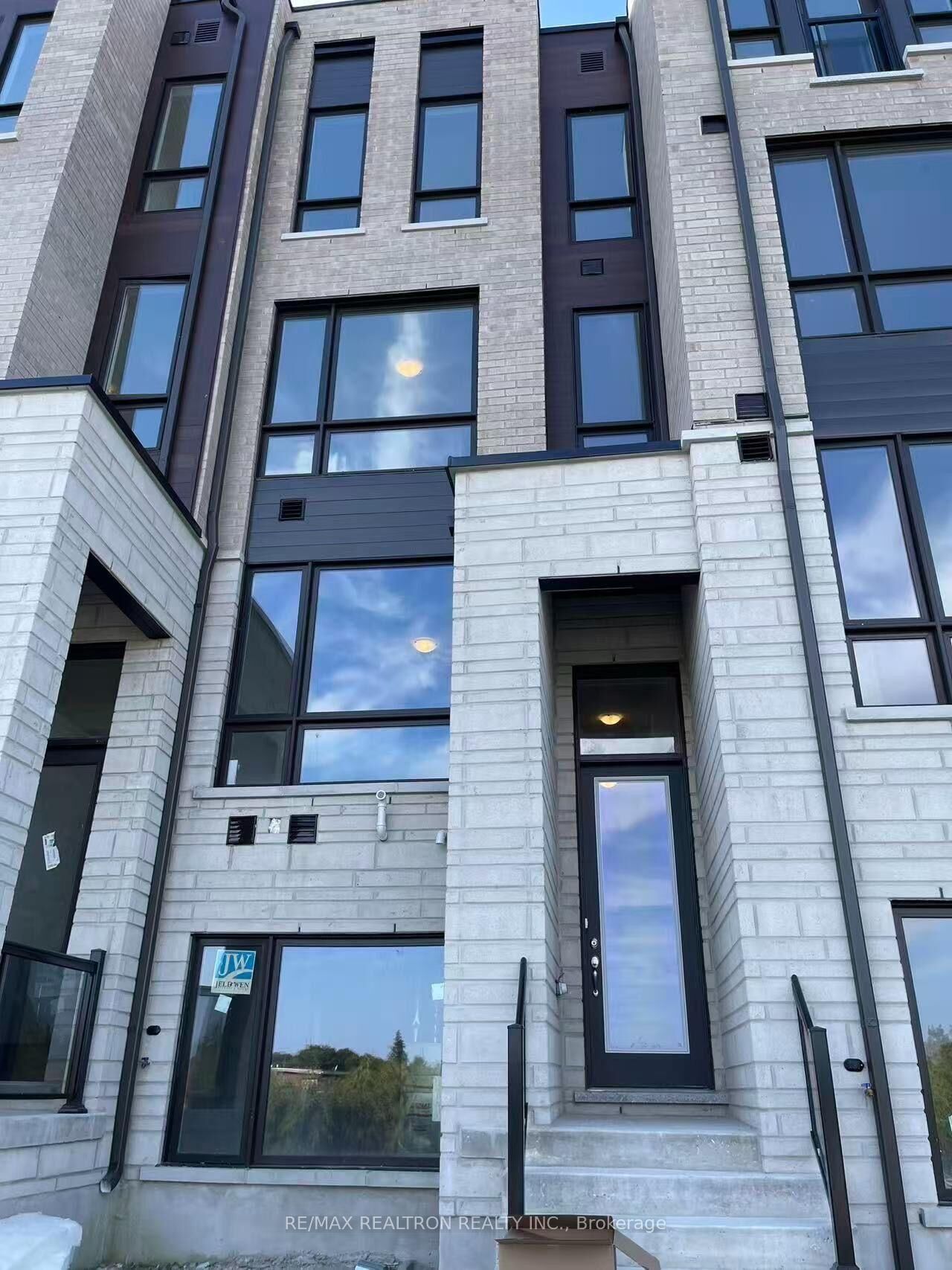 Property Photo:  43 Mikayla Lane  ON L6B 1R1 