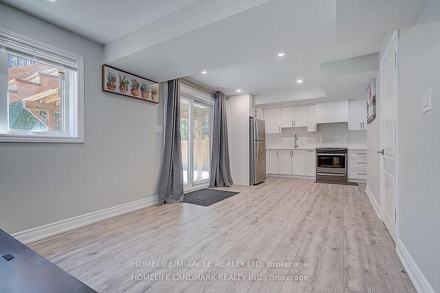 Property Photo:  28 Hunwicks Crescent  ON L1Z 0E4 