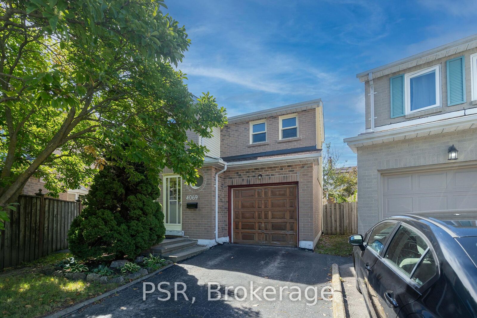 Property Photo:  4069 Chelmsford Court  ON L5B 2X2 