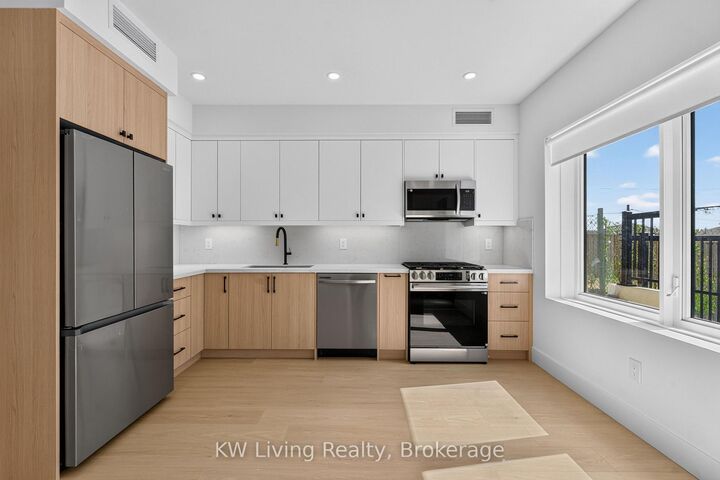 Property Photo:  96 Belgravia Avenue  ON M6E 2M5 