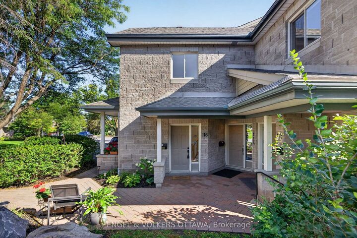 Property Photo:  116 Robson Court  ON K2K 2W1 
