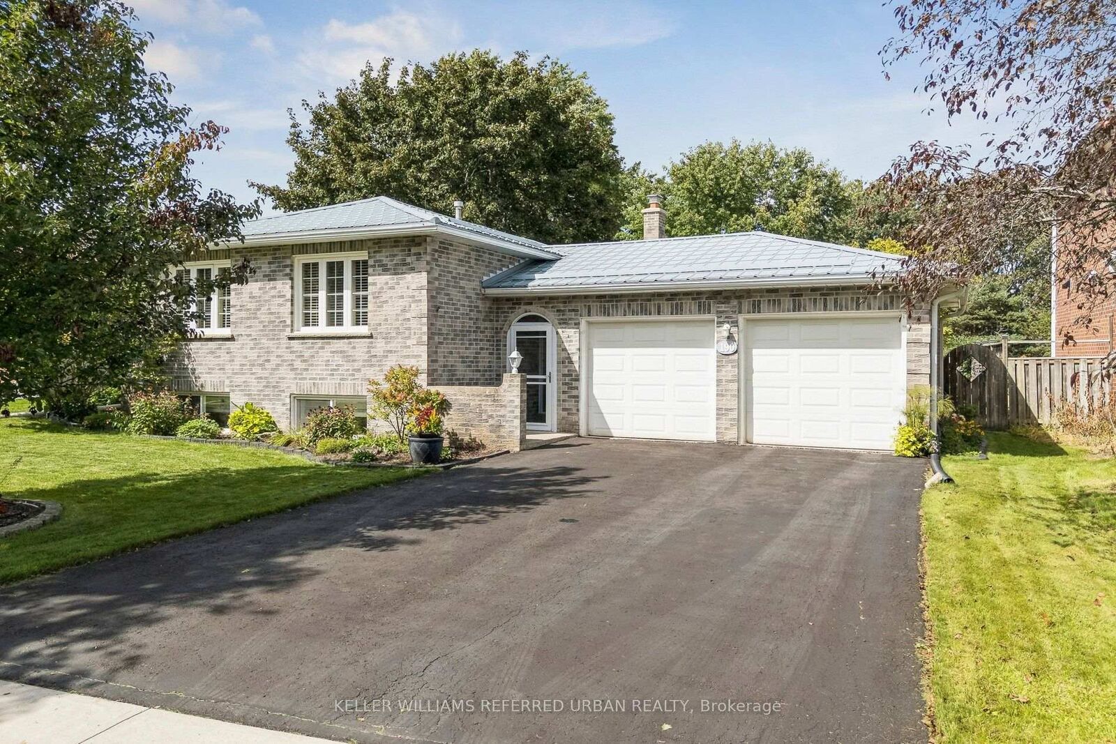 Property Photo: 190 Hilltop Drive ON L9N 1B8