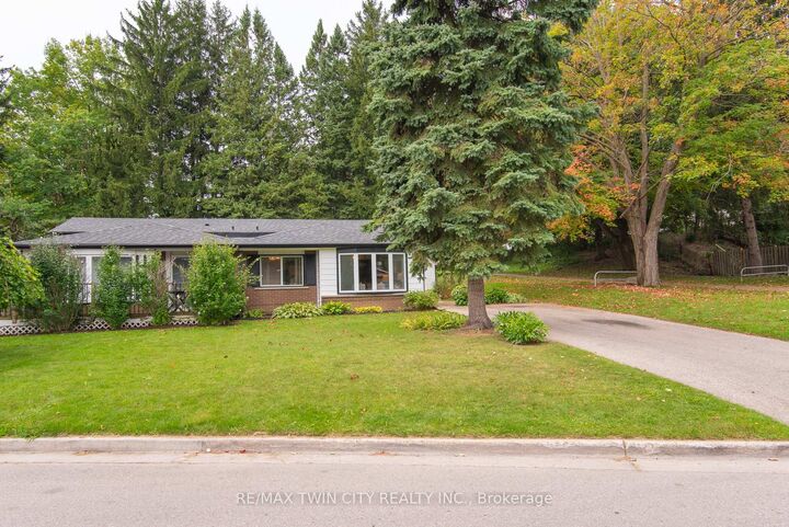Property Photo:  218 Pinedale Drive  ON N2E 1K3 
