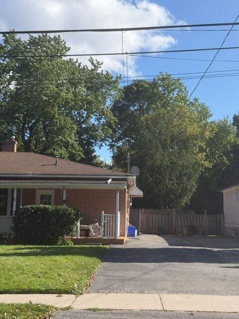 Property Photo:  252 Taylor Mills Drive S  ON L4C 2S6 