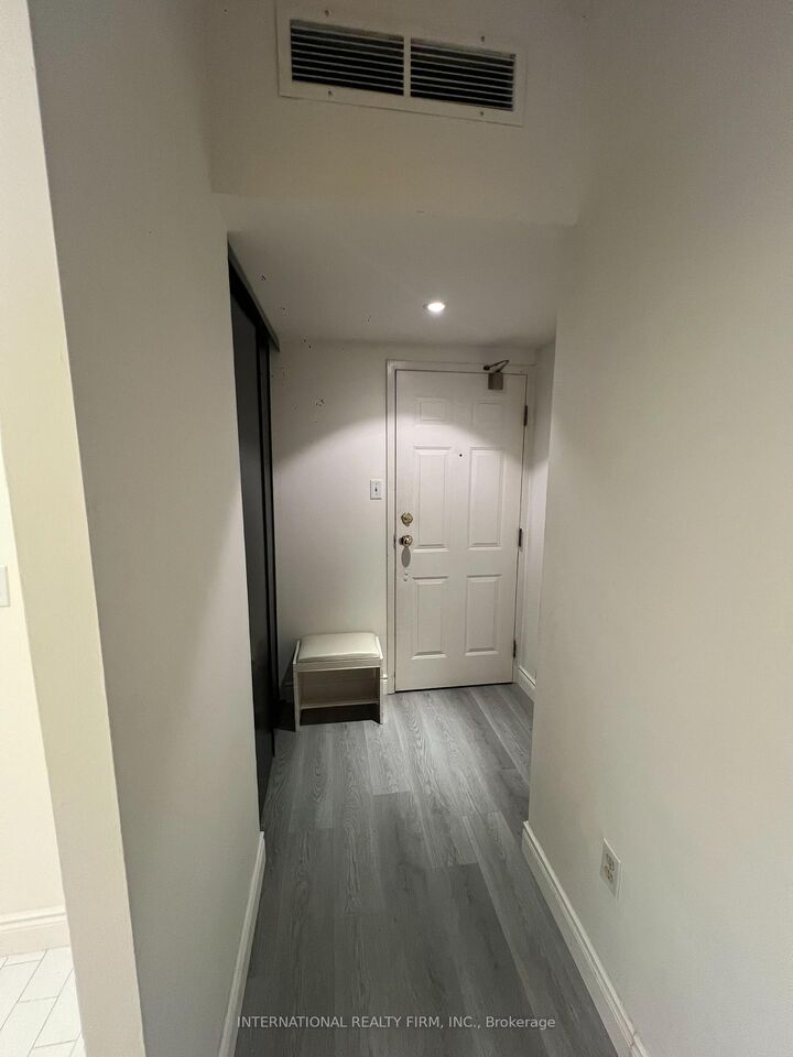 Property Photo:  65 Scadding Avenue Ph5  ON M5A 4L1 