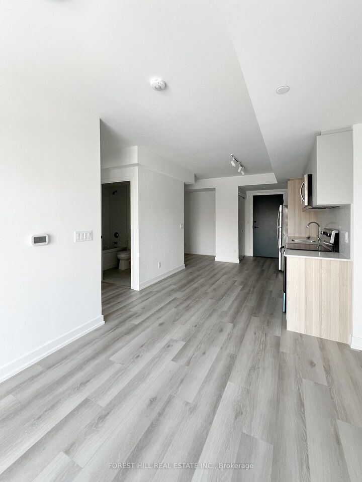 Property Photo:  2000 Bathurst Street 606  ON M5P 0A7 
