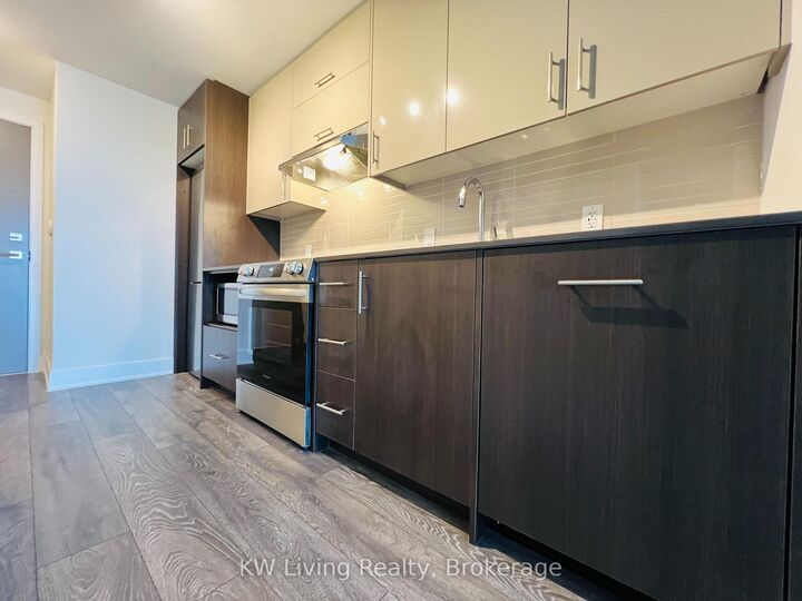 Property Photo:  188 Fairview Mall Drive 1805  ON M2J 0H7 