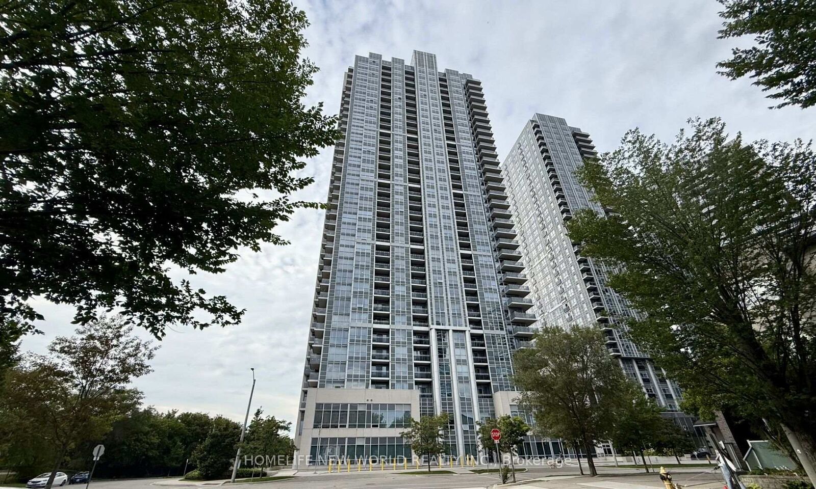 Property Photo:  275 Village Green Square 2015  ON M1S 0L8 