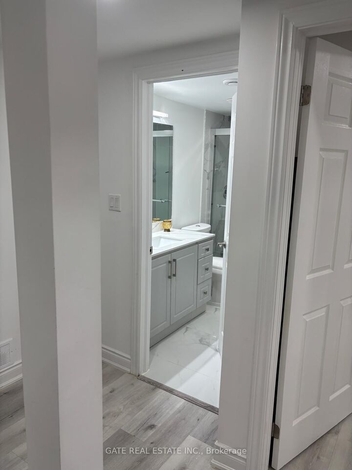 Property Photo:  5321 Durie Road Basement Apt Sep Ent.  ON L5M 2C6 