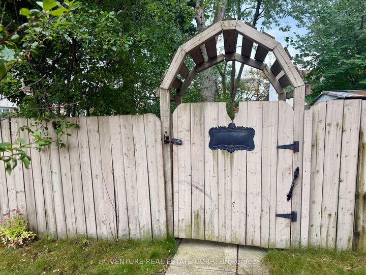 Property Photo:  1329 Belair Crescent  ON L1K 1G9 