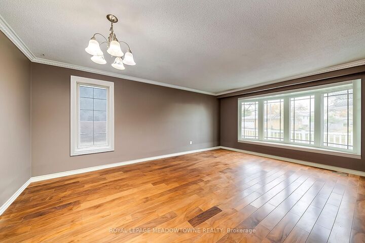 Property Photo:  8 Midhurst Drive  ON M9V 1Z7 