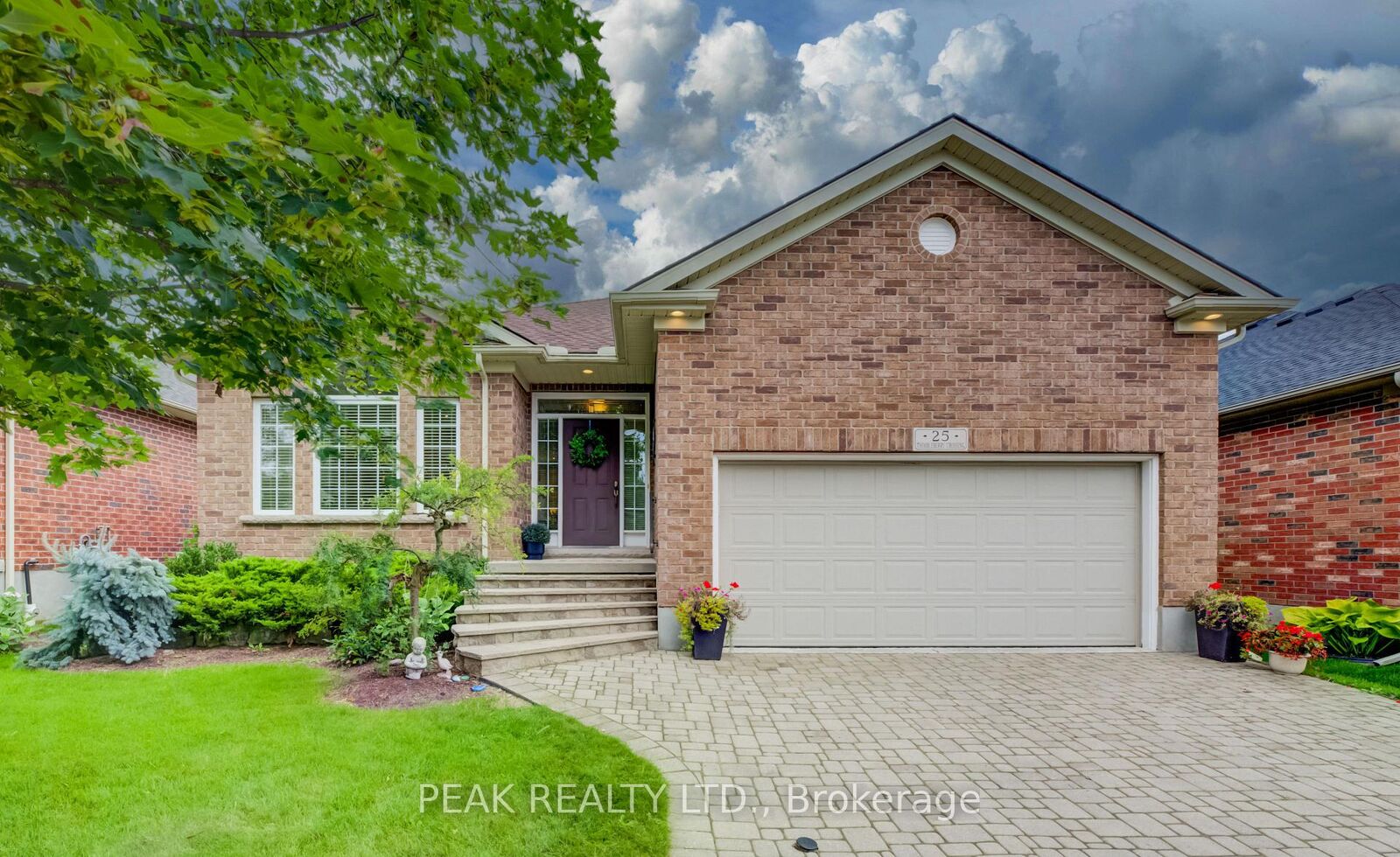 Property Photo:  25 Thimbleberry Crossing  ON N3A 4P5 