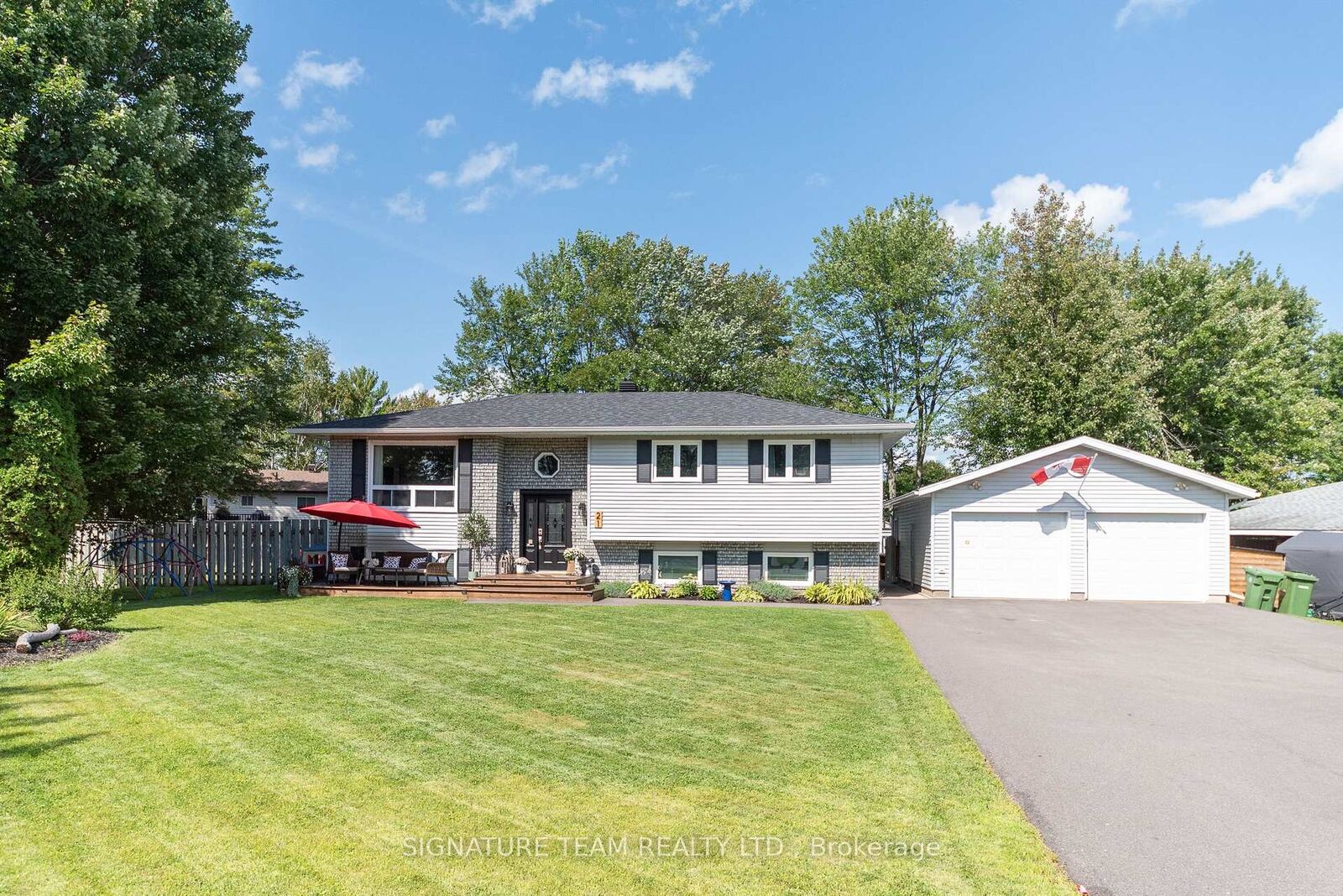 Property Photo:  21 Lisa Crescent  ON K8H 2Z8 