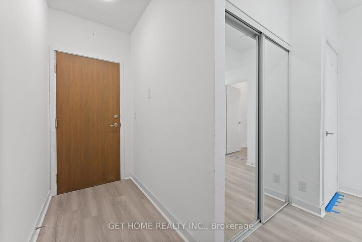Property Photo:  3985 Grand Park Drive 2005  ON L5B 0H8 