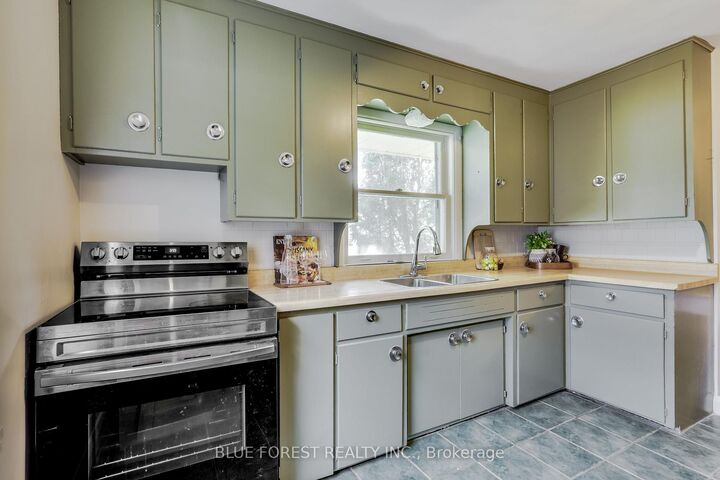 Property Photo: 75 Pine Street E ON N5H 1N4