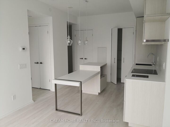 Property Photo:  197 Yonge Street 1301  ON M5B 0C1 