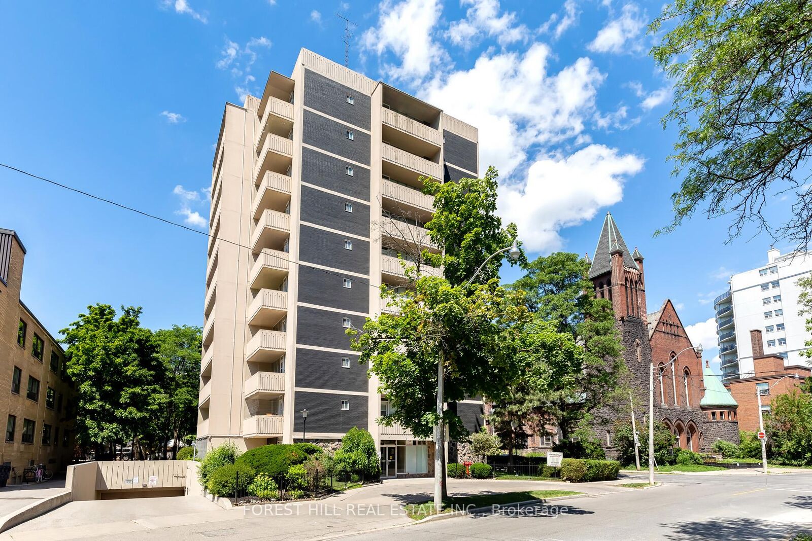 Property Photo:  34 Walmer Road 102  ON M5R 2W6 