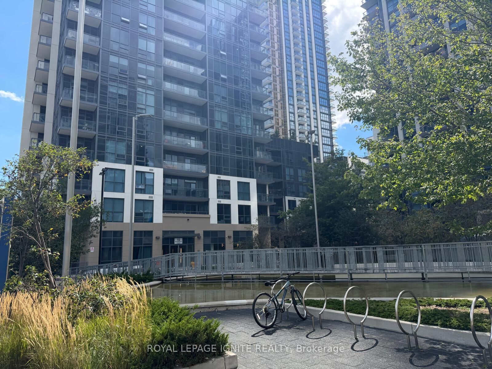 Property Photo:  10 Meadowglen Place 301  ON M1G 0A8 