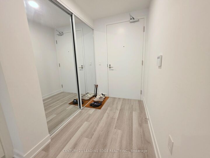 Property Photo:  230 Simcoe Street 823  ON M5T 1T4 