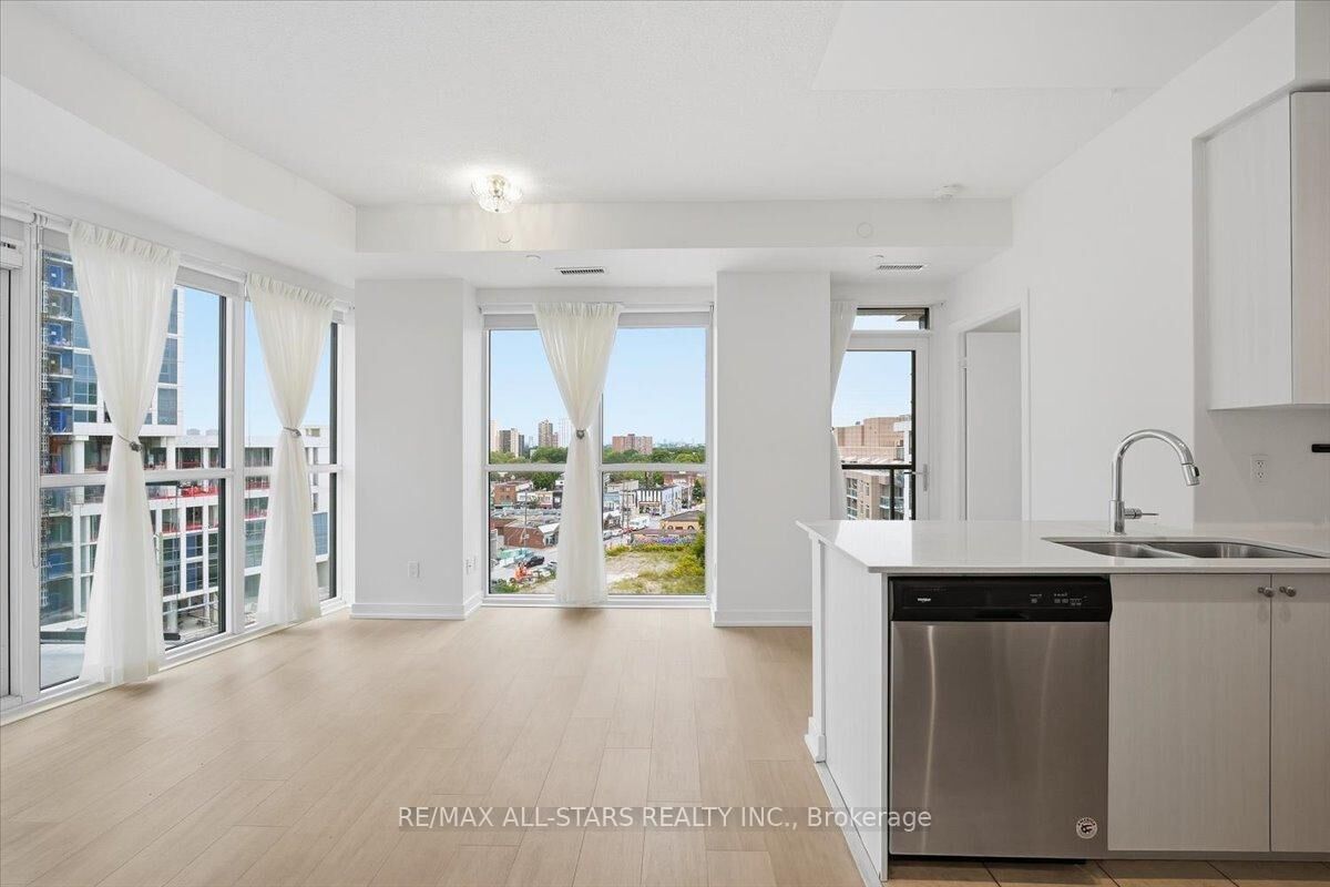 Property Photo:  8 Trent Avenue 824  ON M4C 0A6 