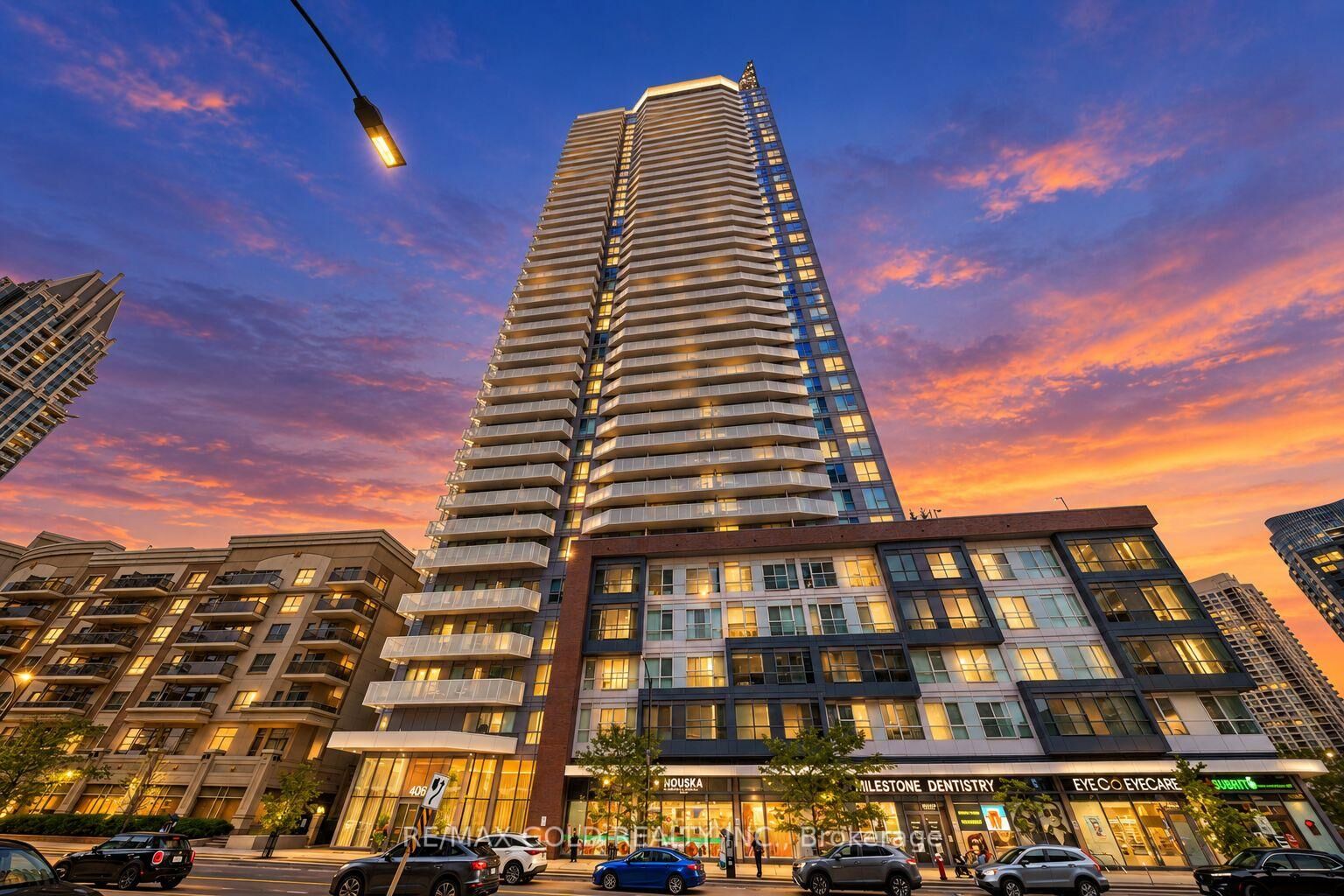 Property Photo:  4065 Confederation Parkway 705  ON L5B 0L4 