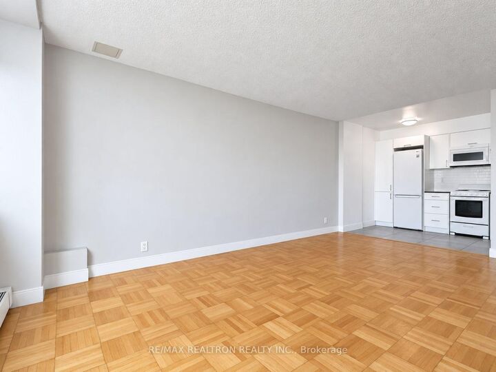 Property Photo:  990 Avenue Road 104  ON M5P 2K8 