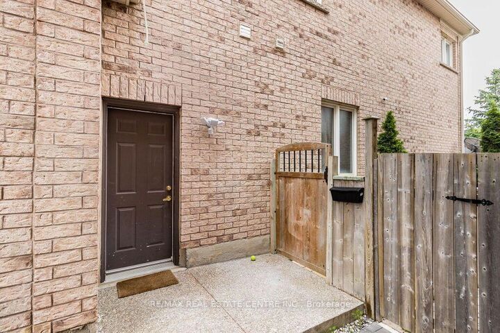 Property Photo: 20 Laurentide Crescent Bsmt ON L6P 1Y4