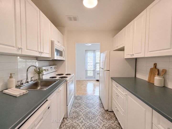 Property Photo:  30 Upper Canada Drive 403  ON M2P 1S1 
